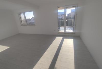 Apartament cu 4 camere semidecomandat în Rediu - 4