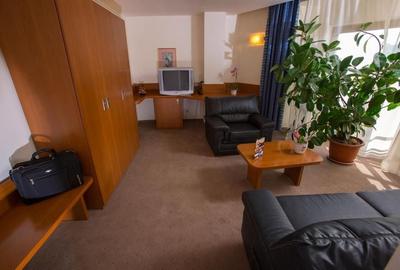 Hotel/Pensiune, de 2,147 mp, în P-ța Victoriei - 11
