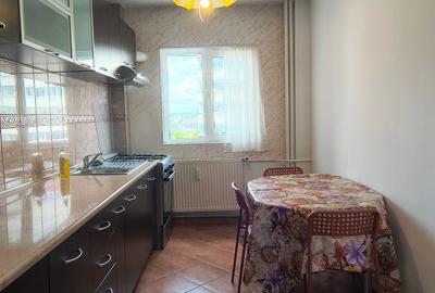 Apartament cu 2 camere semidecomandat în 1 Mai