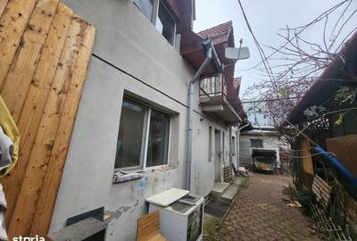 Casă cu 4 camere semidecomandat în Central