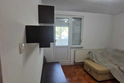 Apartament cu 3 camere decomandat în Mărăței