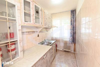Apartament cu 2 camere semidecomandat în Craiovița Nouă