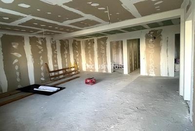 Casă cu 7 camere cu Teren 450 Mp în Glina