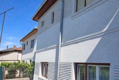 Casă cu 3 camere cu Teren 540 Mp în Central - 1