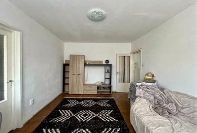 Apartament cu 2 camere semidecomandat, mobilat în Soarelui