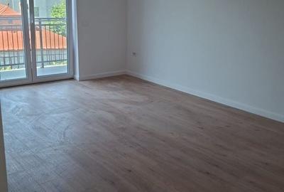 Apartament cu 3 camere decomandat în Ipotești - 2