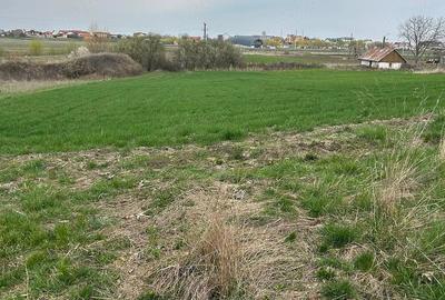 Teren de 1400 mp, în Nord