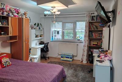 Apartament cu 3 camere semidecomandat în Central