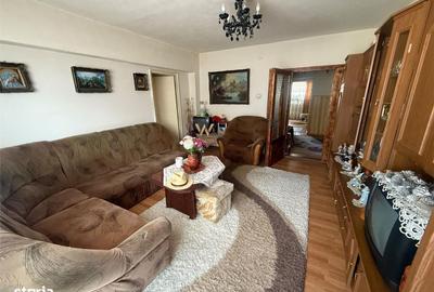 Apartament cu 4 camere semidecomandat în Turnișor