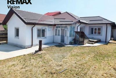 Casă individuală cu 4 camere cu Teren 284 Mp în Brestei