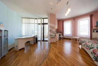 Casă individuală cu 8 camere cu Canalizare în Central - 15