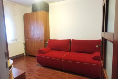 Apartament cu 3 camere semidecomandat în Micro 14