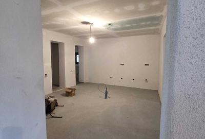 Casă cu 4 camere în Central - 2