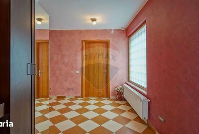 Casă cu 7 camere cu Teren 300 Mp în Central - 15