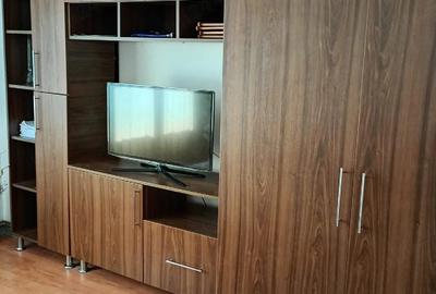 Apartament cu 3 camere decomandat în Rovine