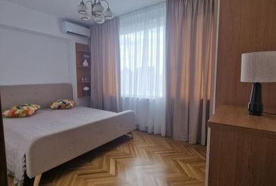 Apartament cu 3 camere decomandat în Cișmigiu