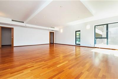 Apartament cu 4 camere decomandat în Herăstrău