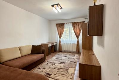 Apartament cu 3 camere decomandat în Răcădău