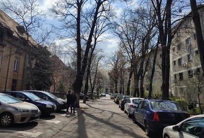 Apartament cu 3 camere semidecomandat în Central - 1