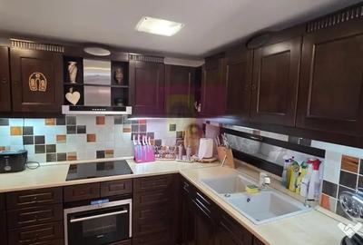 Casă cu 5 camere cu Teren 680 Mp în Central