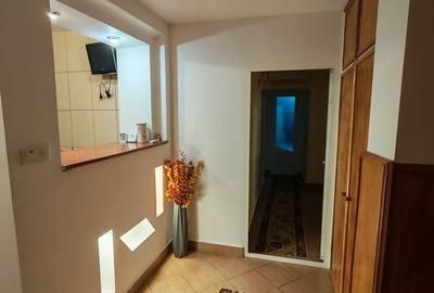 Apartament cu 3 camere decomandat în E3
