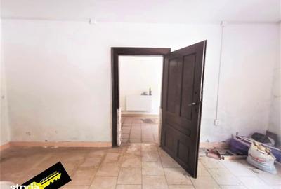 Spațiu comercial, de 27 mp, în Central - 4