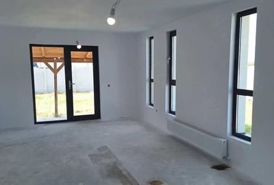 Casă cu Teren 520 Mp în Stâlpu