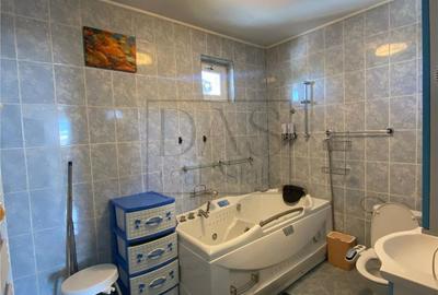 Casă cu 5 camere cu Teren 300 Mp în Tei - 3