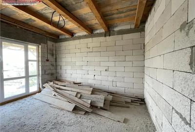 Casă cu 4 camere cu Teren 1600 Mp în Malcoci - 15