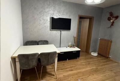 Apartament cu 3 camere semidecomandat în Tătărași