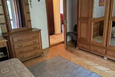 Apartament cu 3 camere decomandat în Târgu Cucu