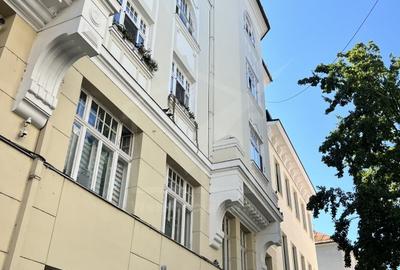 Apartament cu 2 camere semidecomandat, mobilat în Central