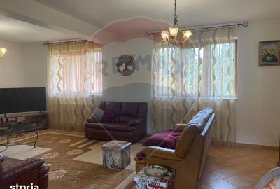 Casă cu 5 camere cu Piscina în Central - 3