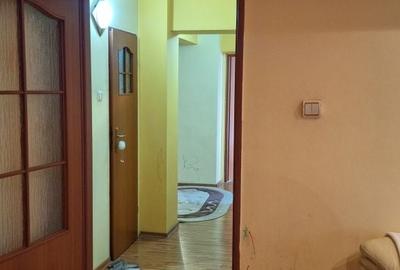 Apartament cu 3 camere decomandat în Prundu