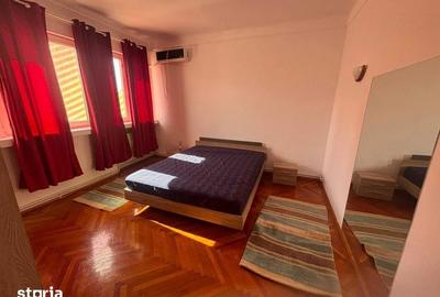 Apartament cu 3 camere semidecomandat în Romană
