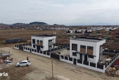 Casă cu 4 camere cu Teren 530 Mp în Sânpetru