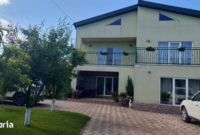 Casă cu 7 camere cu Teren 617 Mp în Cobadin - 2