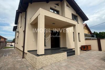 Casă cu 4 camere cu Teren 490 Mp în Cetate