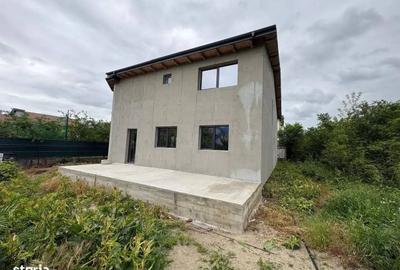 Casă cu 4 camere în Odăile