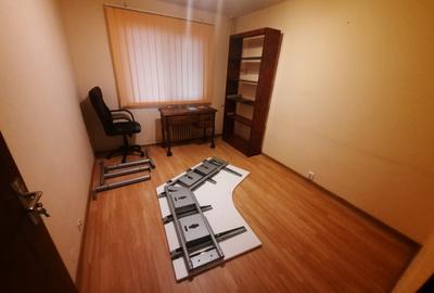 Apartament cu 3 camere decomandat în Oancea - 2