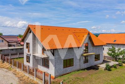 Casă individuală cu 7 camere cu Canalizare în Feldioara - 1