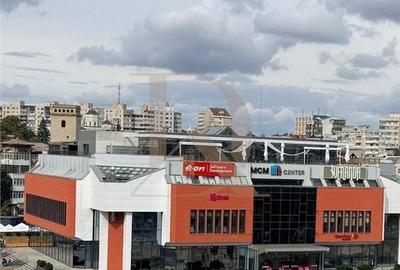 Apartament cu 3 camere în Centru Civic