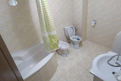 Apartament cu 3 camere semidecomandat în Florești