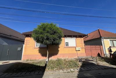 Casă cu 3 camere cu Teren 744 Mp în Central