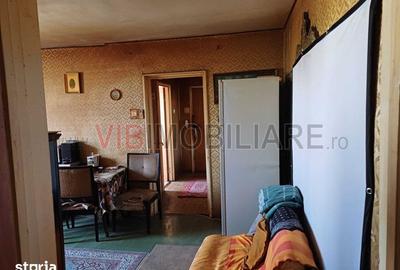 Apartament cu 3 camere în Tei