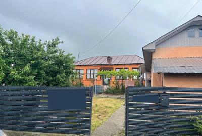 Casă cu 4 camere cu Teren 1153 Mp în Central