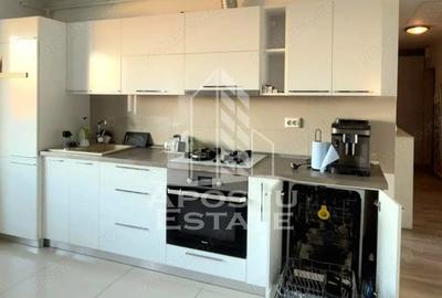 Apartament cu 3 camere semidecomandat în Girocului