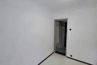 Apartament cu 3 camere semidecomandat în Groapa - 15