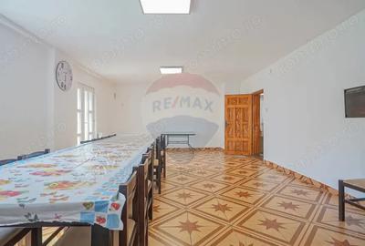 Casă cu 10 camere cu Teren 1137 Mp în Moieciu - 6