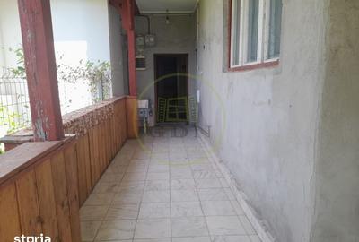 Casă cu 4 camere cu Canalizare în Central - 1